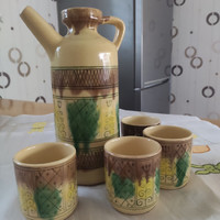 Ceramic jug with 4 wine glasses