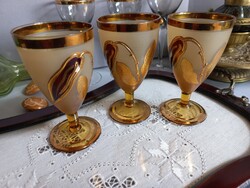 Murano velencei borostyán színű likőrös pohár,  24 kr. arannyal díszített