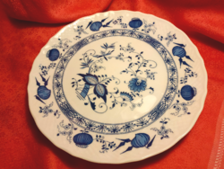 Porcelain plate with onion pattern for replacement