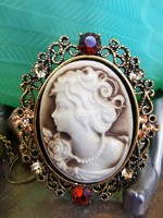 Female portrait, cameo pendant,
