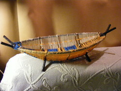 Retro asztali csónak alakú gyümölcstartó - raffia és vas