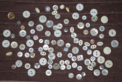 Régebbi vintage gomb gombok 100 darab kézimunka varrás