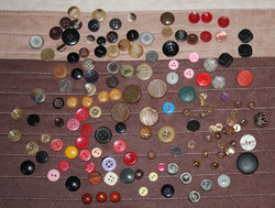 Régebbi vintage gomb gombok 140 darab kézimunka varrás
