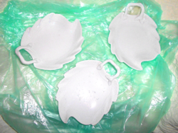 3 pieces of Herend porcelain leaf-shaped (white goods)
