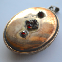 Pendant with gold-plated silver garnet stones