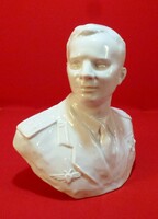 Gagarin porcelán szobor