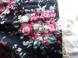 100% Wool scarf with beautiful roses
