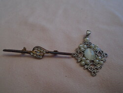 Old brooch in good condition, a wonderful pendant. Also makes an excellent gift. With marcasite stones