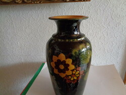 Népi  váza  ,  szépen kidolgozott  , kézzel festett  , szignós