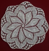 Round knitted placemat