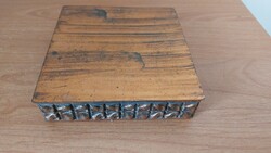 (K) retro metal box