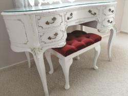 Különleges, nagyon szép, fehér hálószoba bútor