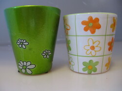 Fun little ceramic pots with flowers