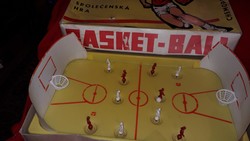 1970 - s évek EXTRÉM RITKA rugós KOSÁRLABDA plasztik sport játék dobozával 50 x 30 cm játéktér.