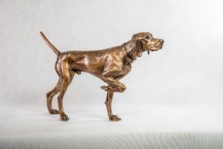 Magar Vizsla bronz szobor mely urna tárolóként is funkcionálhat