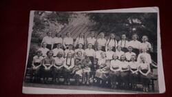 Antik cc 1950. fotó képeslap leány iskolai fotó fiatal lányok csoportja - osztályfotó képek szerint