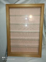 Fa fali üveges vitrin rendszerező üveg polcokkal modell bemutató csecsebecse tároló szekrény