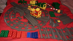 LEGO DUPLO elemes működő vonat játék komplett pályával szerelvénnyel autóval a képek szerint