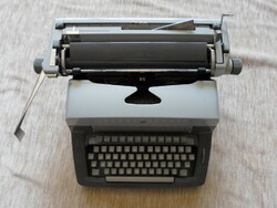 Retro csehszlovák írógép (model 203)