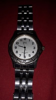 Old q & q quartz men's watch with untested steel strap as shown in the pictures