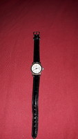 Old ricardo Japanese quartz women's watch with untested leather strap as shown in the pictures