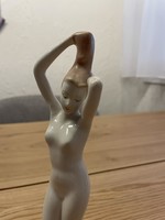 Aquincum porcelán haját fogó álló akt