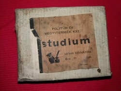 Antik magyar ÁLLAMI STUDIUM iskolai színes táblakréta dobozával a képek szerint