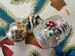 Két régi üveg karácsonyfadísz boroshordó szőlővel és gömb szőlőfürttel