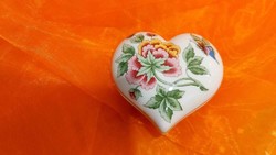 Hollóházi Hortenzia mintás,szív alakú porcelán,bonbonier