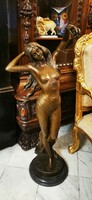 Monumentális női akt - bronz szobor