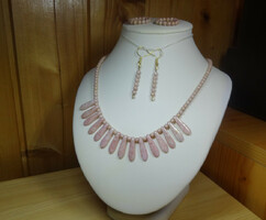 Beautiful mauve jewelry set. Necklace, earrings and 2 rings 8-9