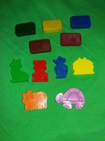 Retro figural crayons in several colors in good condition as shown in the pictures
