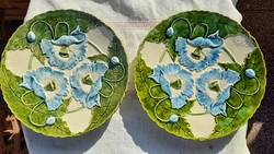 Pair of Schütz cilli (1870 -1900) art nouveau wall-mounted majolica decorative bowls, diameter 33 cm