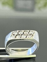 Gorgeous silver ring with zirconia stones
