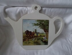 Csempe betétes edényalátét,teás kanna alakú konyha dísz (lovas,falusi jelenet)