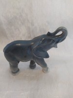 Román porcelán elefánt