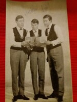 1940 CC. According to the pictures, it is an antique photo of the actors of the old radio play