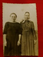 Cc.1930 Antik szépia fotó két hölgy a képek szerint