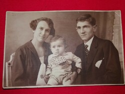 1929.Antique sepia family photo postcard inlaid family according to the pictures