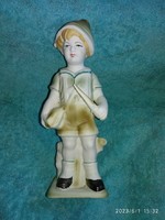 Bisquit porcelán legény, rövidnadrágos sapkás fiú figura, szobor, sérült