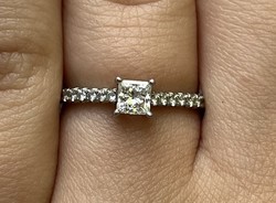 0,32 karátos, platina Tiffany & Co. gyűrű
