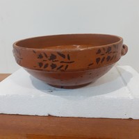 A bowl with a folk ear