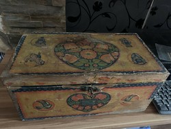 St. István's candy wooden chest