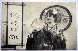 Antik  fotó képeslap gésának öltözött hölgy