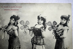 Antik  fotó képeslap hölgyek 4levelű lóherével
