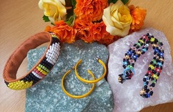Jewelry fair! 61. Set - colorful beaded necklace, bracelet and hoop earrings