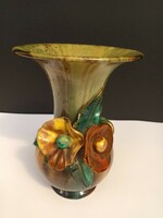 A vase of hops