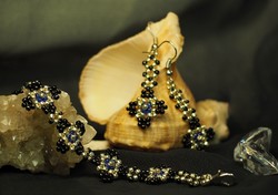 Handmade jewelry set, in black and silver