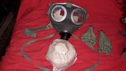 Sohasem használt katonai gázmaszk gyári állapotban a képek szerint