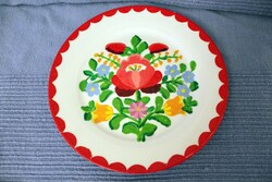 Magyar népi motívumos porcelán tányér